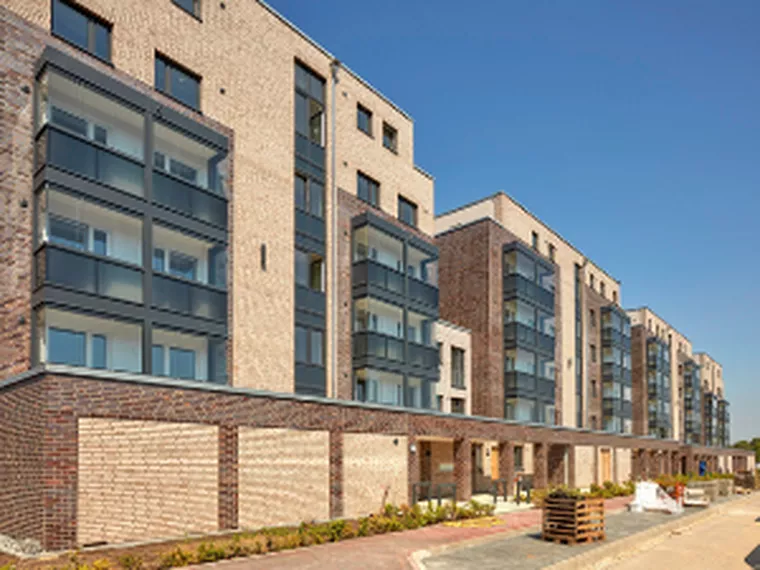 Solarlux Projektrapport - Granne med järnvägen: Nyproduktion med 55 lägenheter i Hamburg
