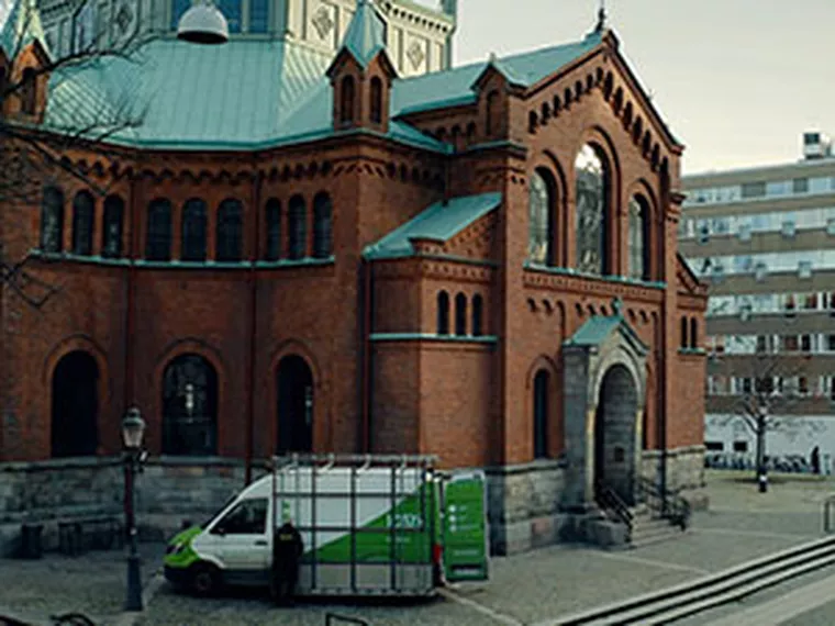 Ryds Glas ger kyrka nytt liv – över 2 000 glas ersatta