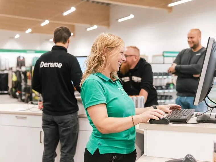 Derome satsar digitalt för att stärka kompetensen