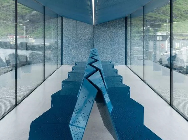 Swisspearls fibercement formar arkitektoniskt blickfång i Lofoten