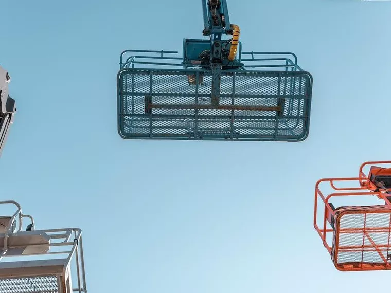 Hyra skylift eller släpvagnslift? Läs dessa tips först!